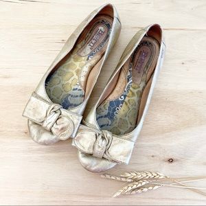 Born Gold Metallic Oriel Bow Flats